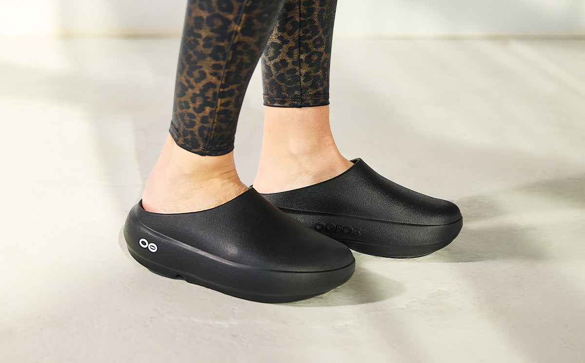 Women's Cloog PLUS Clog - Black - Image 9